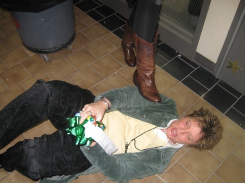 Fotos ridículas y divertidas de fiestas corporativas de Año Nuevo