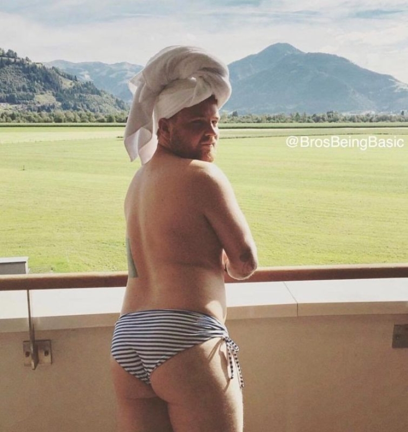 Friends made a parody of typical photos of girls from Instagram Friends made a parody of typical photos of girls from Instagram