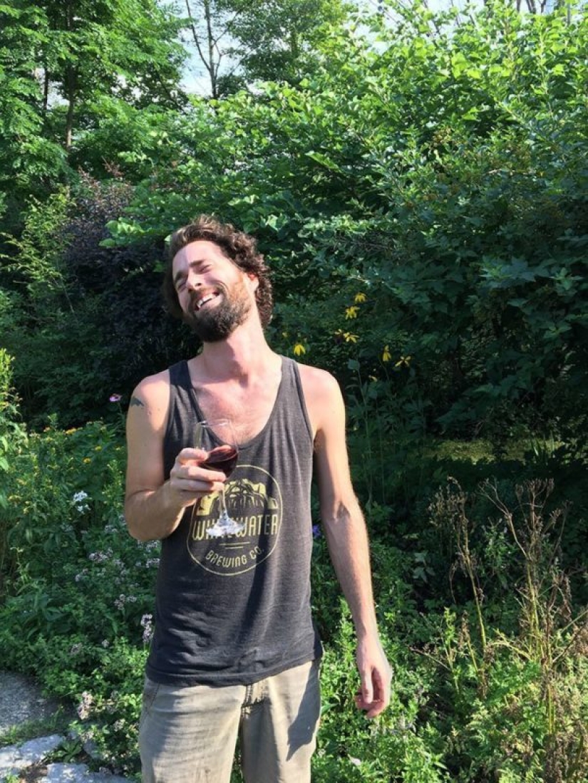 Friends made a parody of typical photos of girls from Instagram Friends made a parody of typical photos of girls from Instagram