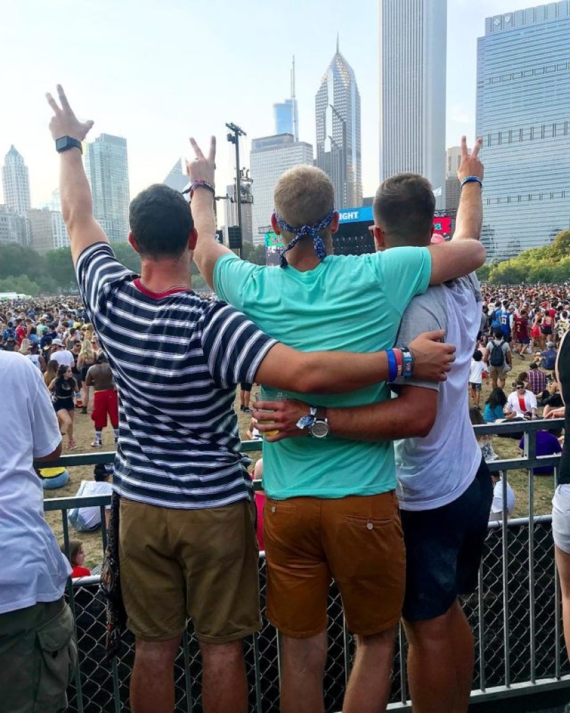 Friends made a parody of typical photos of girls from Instagram Friends made a parody of typical photos of girls from Instagram