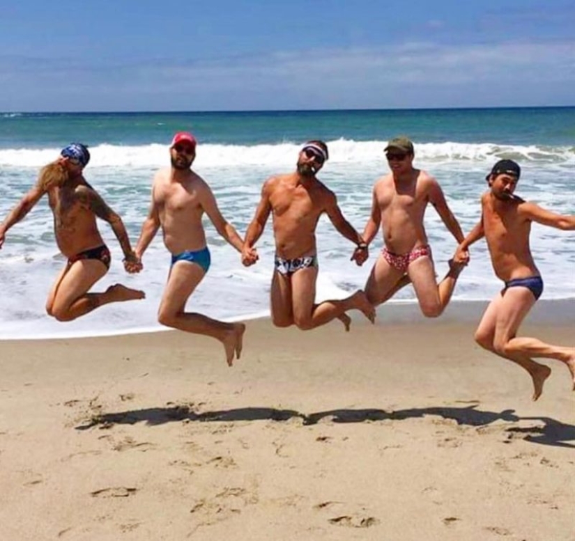 Friends made a parody of typical photos of girls from Instagram Friends made a parody of typical photos of girls from Instagram