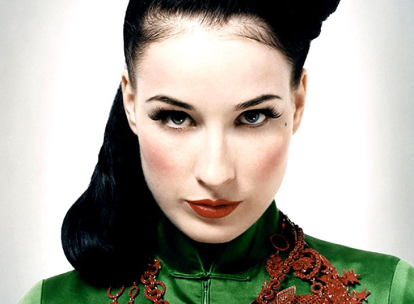 From lingerie Saleswoman to Burlesque Queen: The Story of Dita von Teese