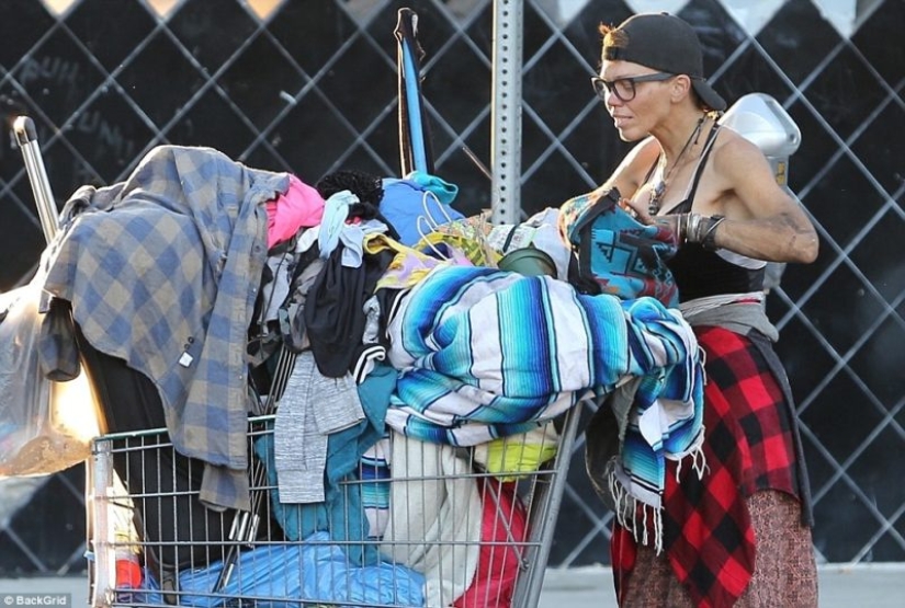 "From princes in the mud": the ex-wife of a Hollywood star, a beautiful model became a homeless woman