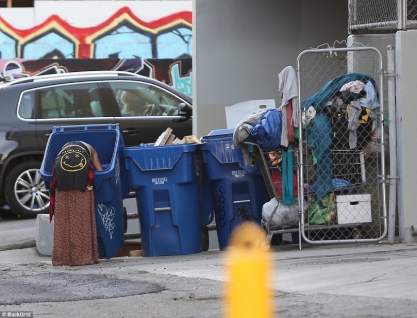 "From princes in the mud": the ex-wife of a Hollywood star, a beautiful model became a homeless woman