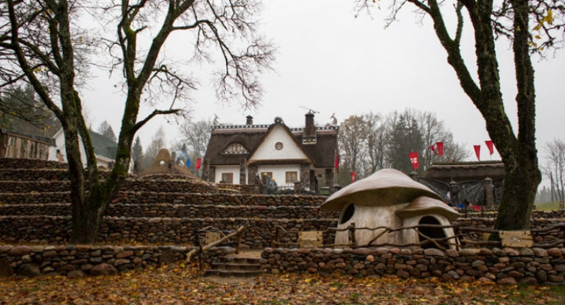 From the house where Vysotsky lived, the Belarusian businessman made a strange museum "as a gift to all people" From the house where Vysotsky lived, the Belarusian businessman made a strange museum "as a gift to all people"