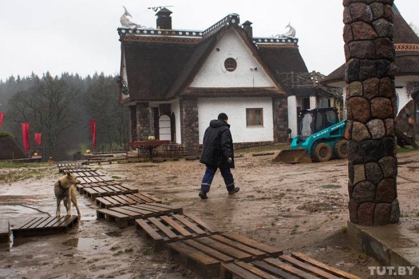 From the house where Vysotsky lived, the Belarusian businessman made a strange museum "as a gift to all people" From the house where Vysotsky lived, the Belarusian businessman made a strange museum "as a gift to all people"