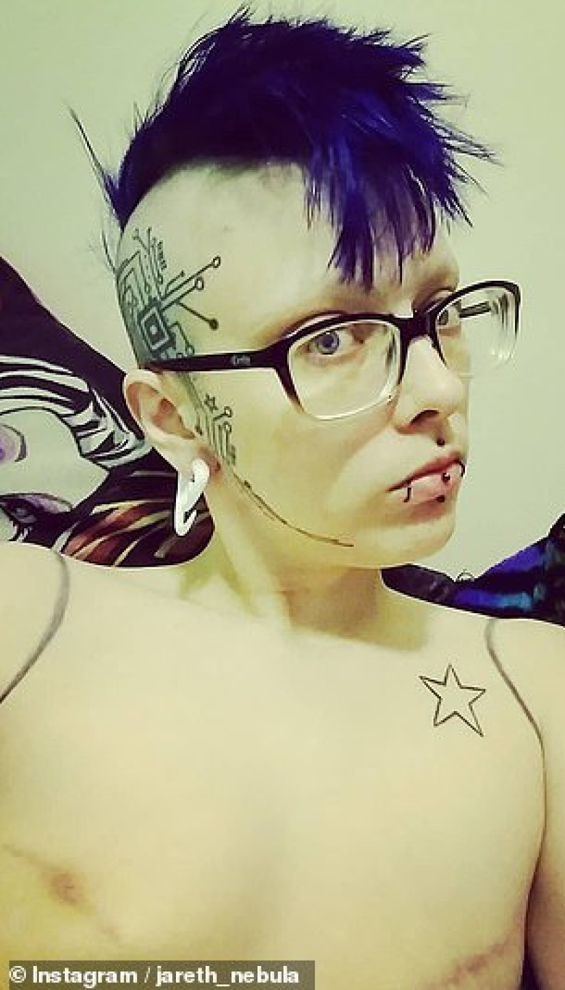 Fuera de este mundo: un ex hombre transgénero se convirtió en un extraterrestre Fuera de este mundo: un ex hombre transgénero se convirtió en un extraterrestre