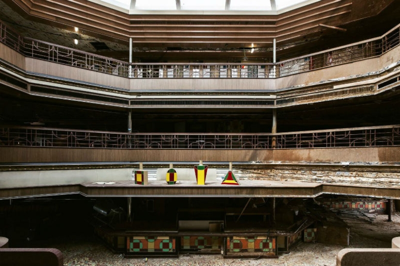 German photographer made his way inside the sunken liner "Costa Concordia" German photographer made his way inside the sunken liner "Costa Concordia"
