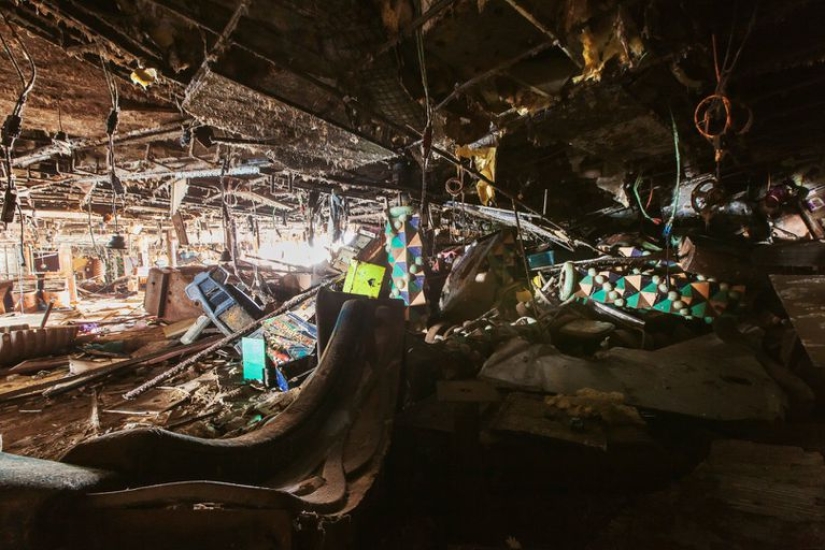 German photographer made his way inside the sunken liner "Costa Concordia" German photographer made his way inside the sunken liner "Costa Concordia"