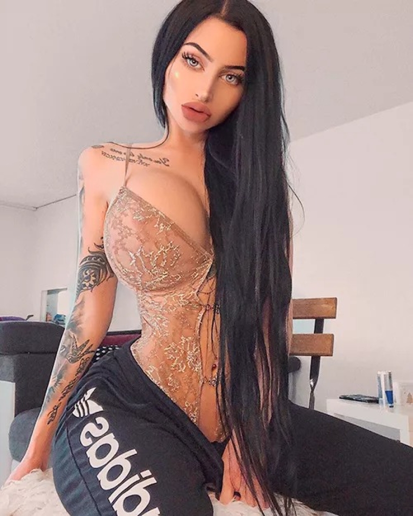 Girls from Instagram, which were quite ordinary, and turned into cartoons Girls from Instagram, which were quite ordinary, and turned into cartoons