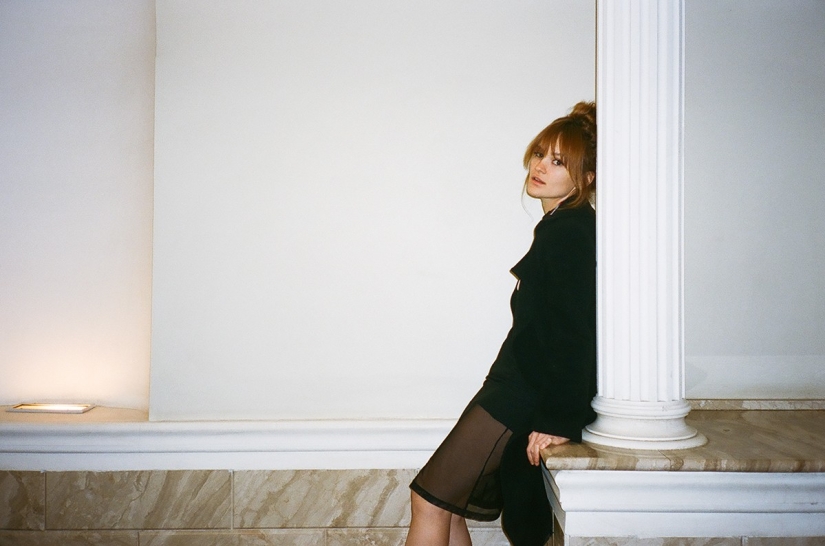 Girls on stairwells - the triumph of post-Soviet entrances Girls on stairwells - the triumph of post-Soviet entrances