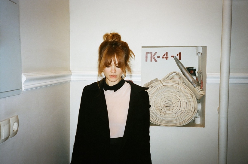 Girls on stairwells - the triumph of post-Soviet entrances Girls on stairwells - the triumph of post-Soviet entrances