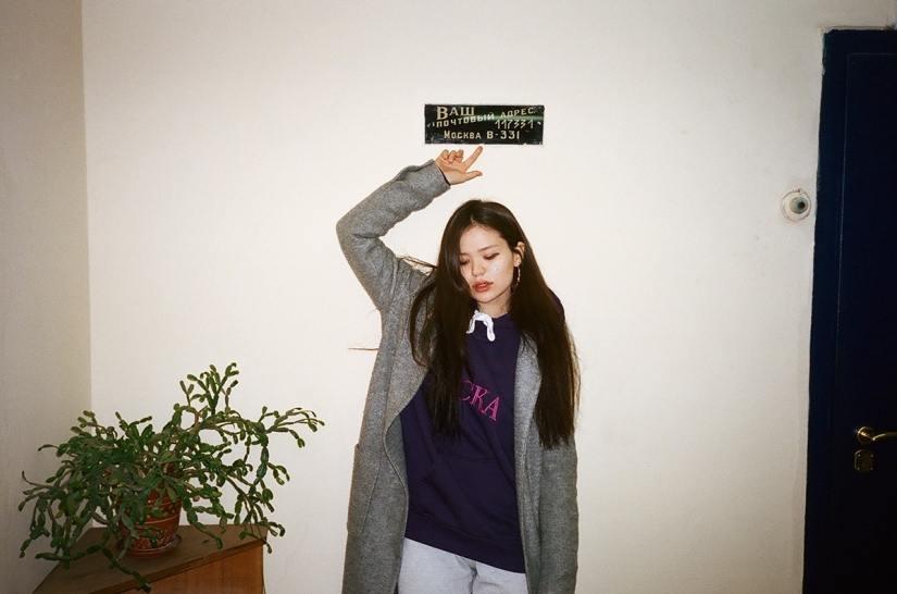 Girls on stairwells - the triumph of post-Soviet entrances Girls on stairwells - the triumph of post-Soviet entrances