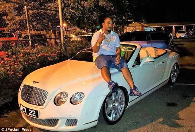 Golden coffin, champagne and jewelry: how a millionaire from Trinidad was seen off on his last journey