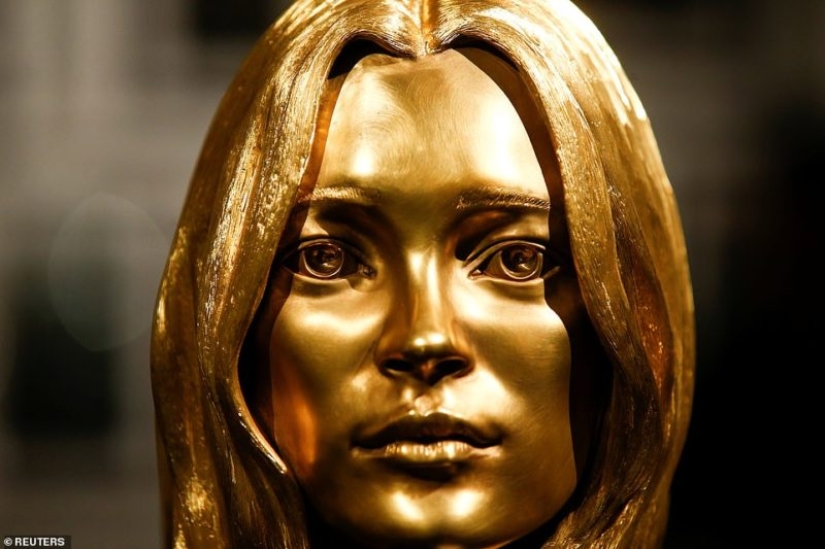 Golden Ferraris, violin and even Napoleon's throne: the main lots of Sotheby's "Midas Touch" auction