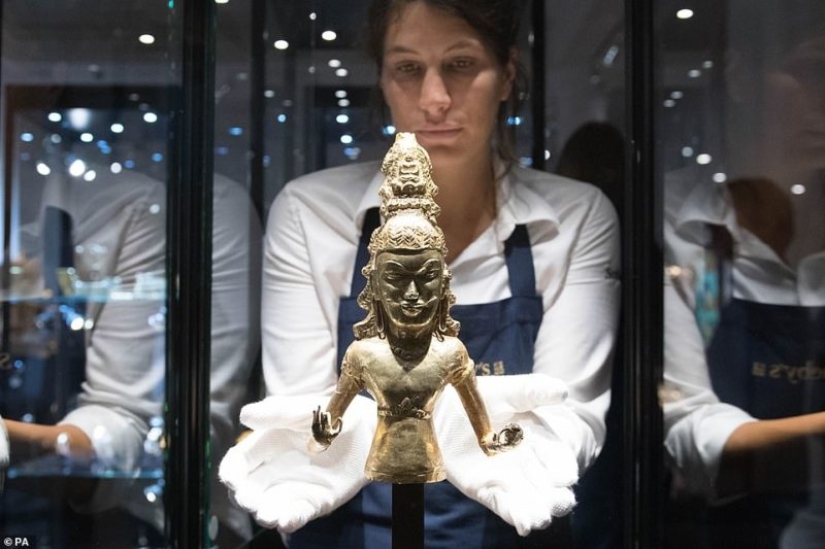 Golden Ferraris, violin and even Napoleon's throne: the main lots of Sotheby's "Midas Touch" auction