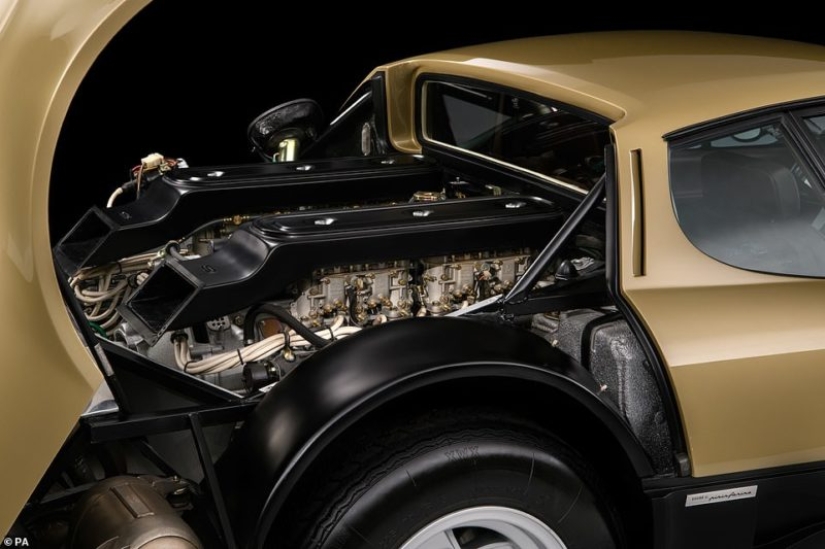 Golden Ferraris, violin and even Napoleon's throne: the main lots of Sotheby's "Midas Touch" auction