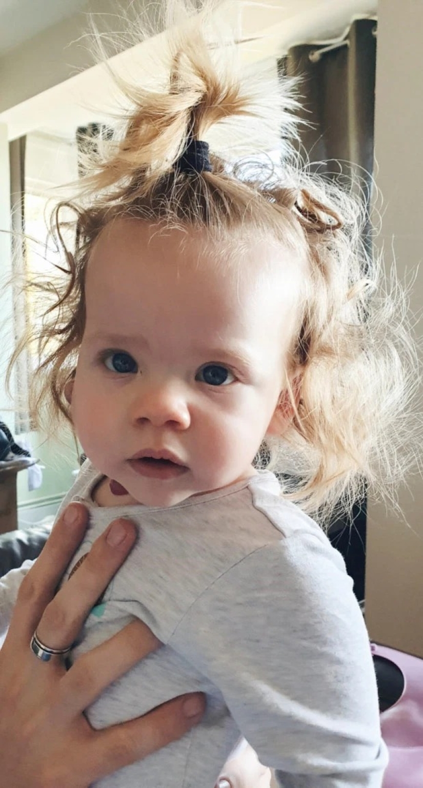 Goldilocks: a girl with a luxurious shock of hair touches users of social networks