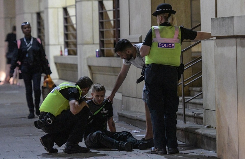 Gracias a Dios, no en Nikolskaya: cómo los fanáticos ingleses celebraron la victoria de su selección Gracias a Dios, no en Nikolskaya: cómo los fanáticos ingleses celebraron la victoria de su selección