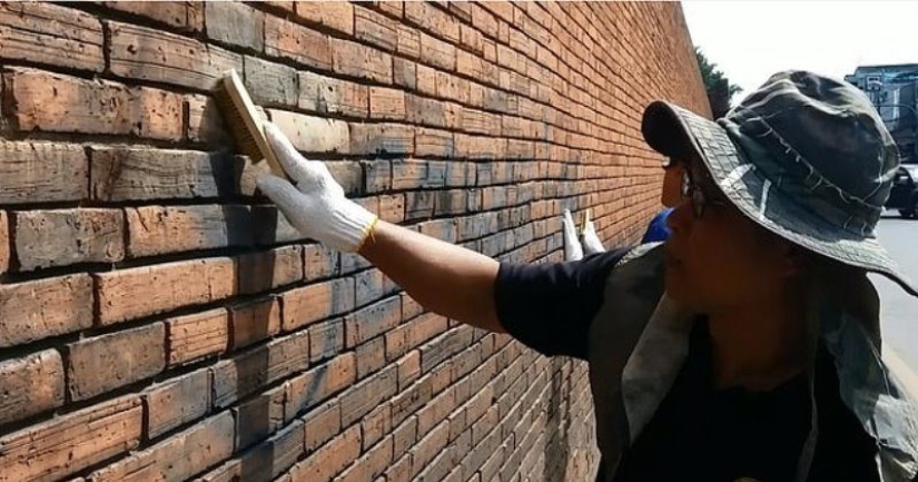 Graffiti lover from Britain faces 10 years in prison for signing an autograph on an ancient Thai fortress Graffiti lover from Britain faces 10 years in prison for signing an autograph on an ancient Thai fortress