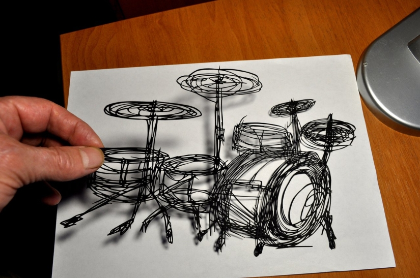 Grandfather from Pskov makes incredible paintings out of paper