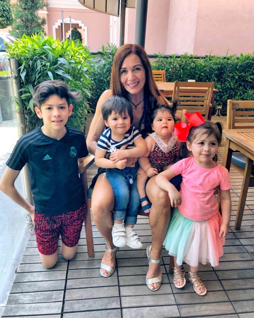 Granny with peppercorn: slender American woman is mistaken for her daughter's sister Granny with peppercorn: slender American woman is mistaken for her daughter's sister