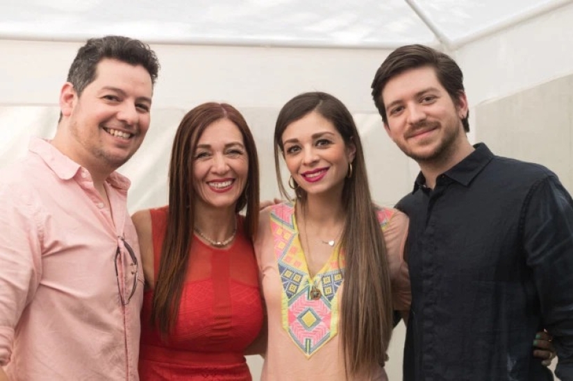 Granny with peppercorn: slender American woman is mistaken for her daughter's sister Granny with peppercorn: slender American woman is mistaken for her daughter's sister