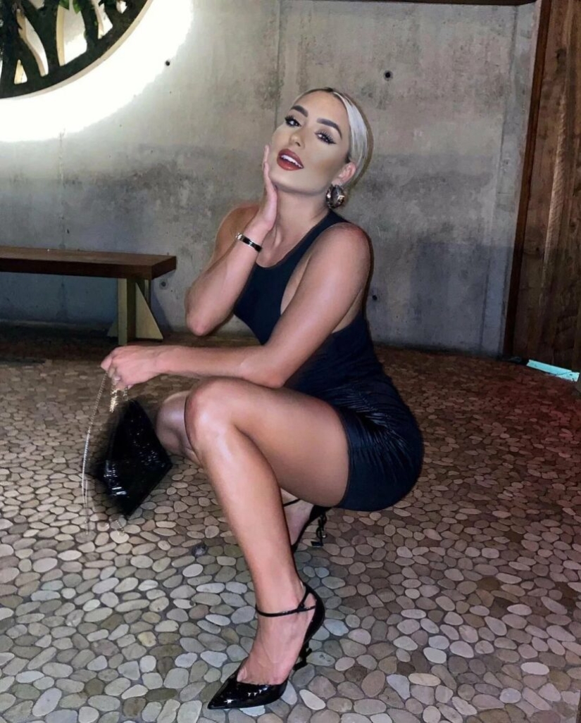 Groovy blonde Jacqueline Humphrey and her bohemian life