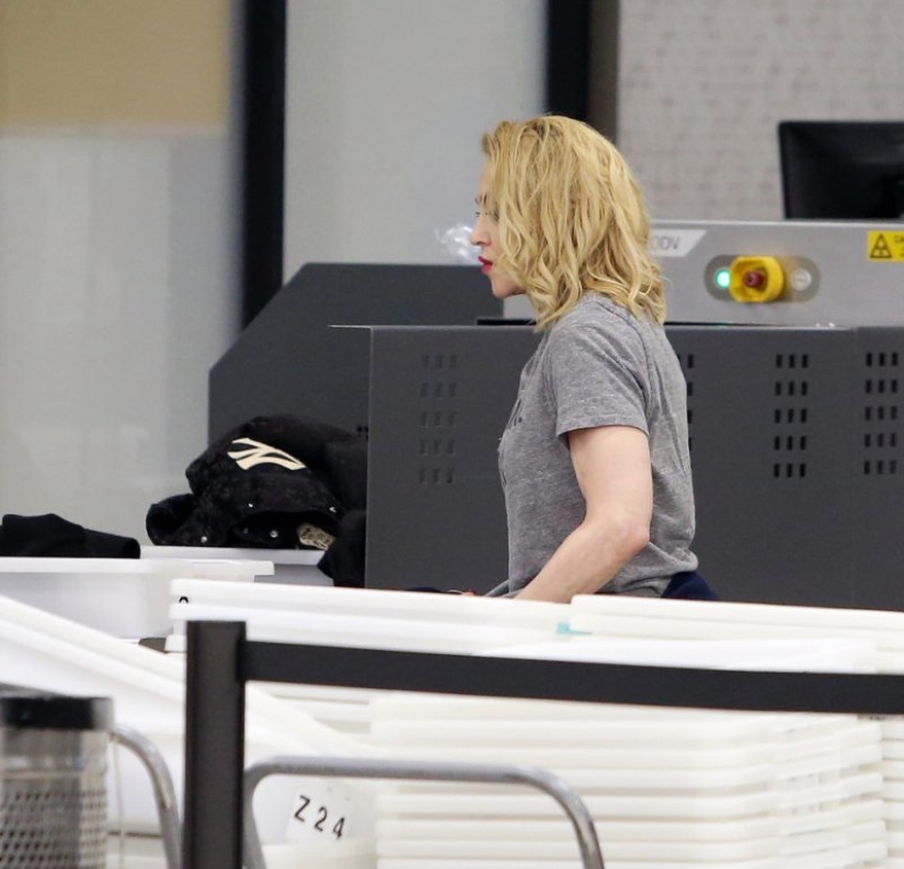 Gulchatai, abre la cara. Madonna se vio obligada a quitarse el burka en el aeropuerto