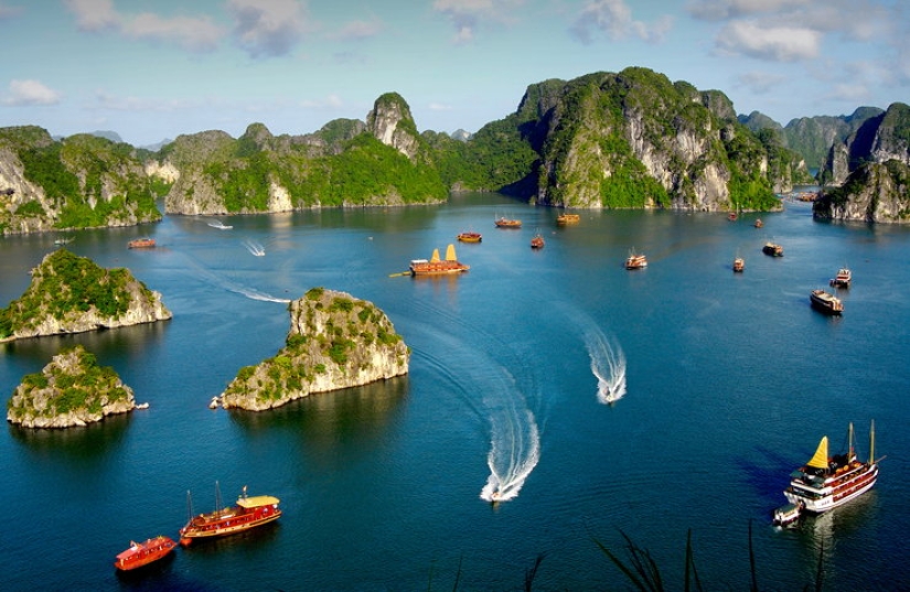 Ha Long is one of the most beautiful bays in the world. Ha Long is one of the most beautiful bays in the world.