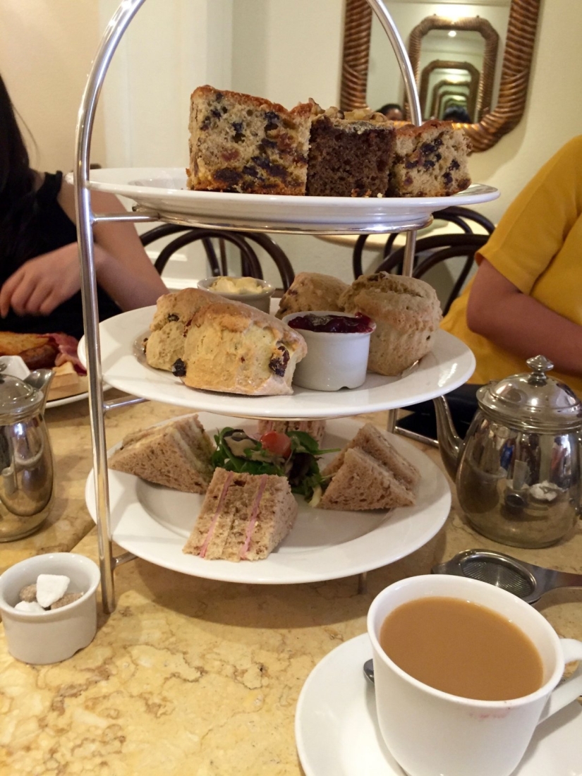 Hacer los deberes en la fuente del siglo XIV: un día en la vida de un estudiante de Cambridge