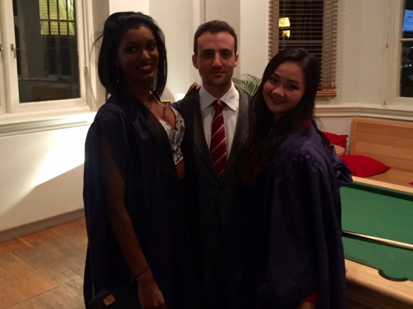 Hacer los deberes en la fuente del siglo XIV: un día en la vida de un estudiante de Cambridge