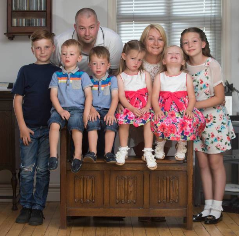 Happiness multiplied by 4 and worries divided by 2: the mathematics of raising wonderful quadruplets