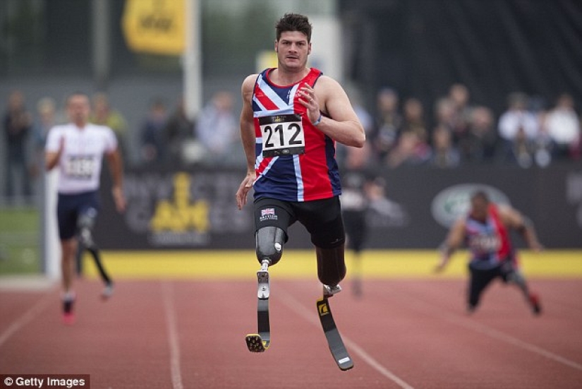 "¡Harry no comparte comida!": el príncipe británico no compartió un cubo de palomitas de maíz con la pequeña hija de un amigo