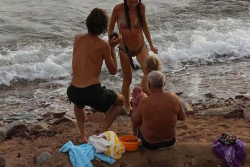 Harsh tourists from Russia give birth right in the Red Sea