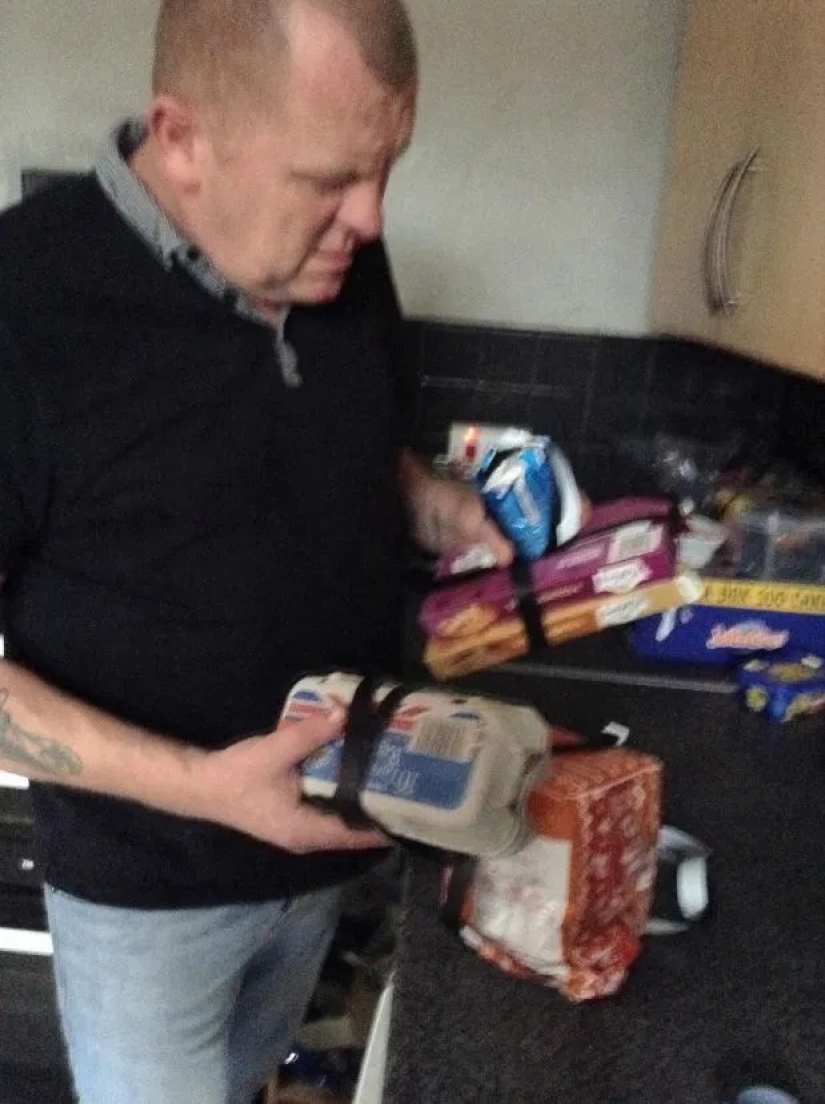 Harta: una mujer pegó con cinta adhesiva todas las golosinas de la casa para que su esposo no se las comiera