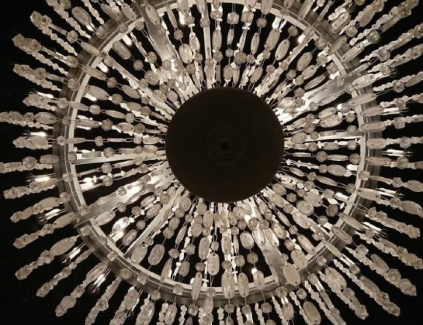 Hay una mina de sal en Polonia con lagos subterráneos, capillas y candelabros de sal, y parece irreal