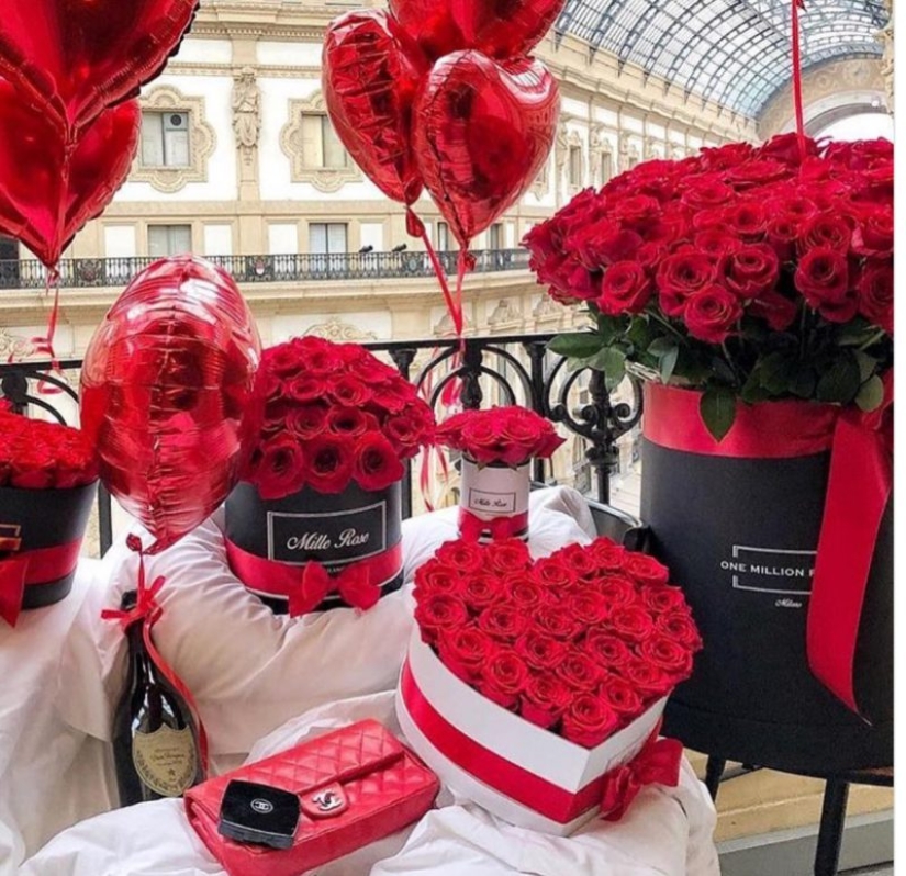Heart of pure gold: what do the richest and most glamorous give for Valentine's Day