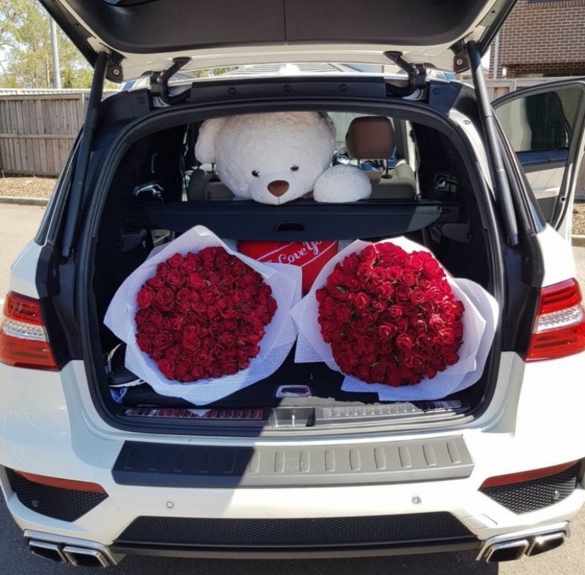 Heart of pure gold: what do the richest and most glamorous give for Valentine's Day