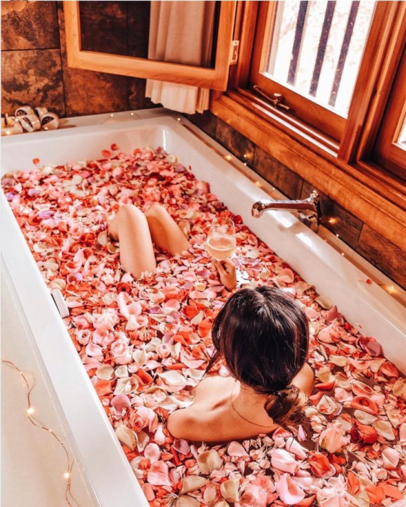 Heart of pure gold: what do the richest and most glamorous give for Valentine's Day