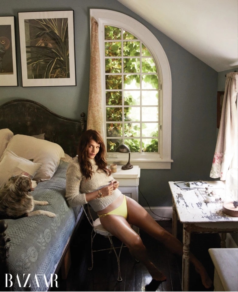 Helena Christensen, de 50 años, se ve increíble en una nueva sesión de fotos sincera