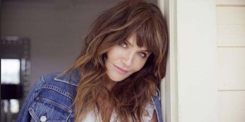 Helena Christensen, de 50 años, se ve increíble en una nueva sesión de fotos sincera
