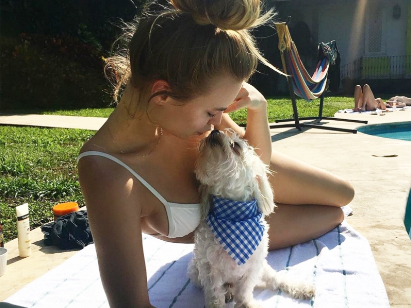 Hermosas chicas y sus amigos de cuatro patas: 25 fotos Hermosas chicas y sus amigos de cuatro patas: 25 fotos