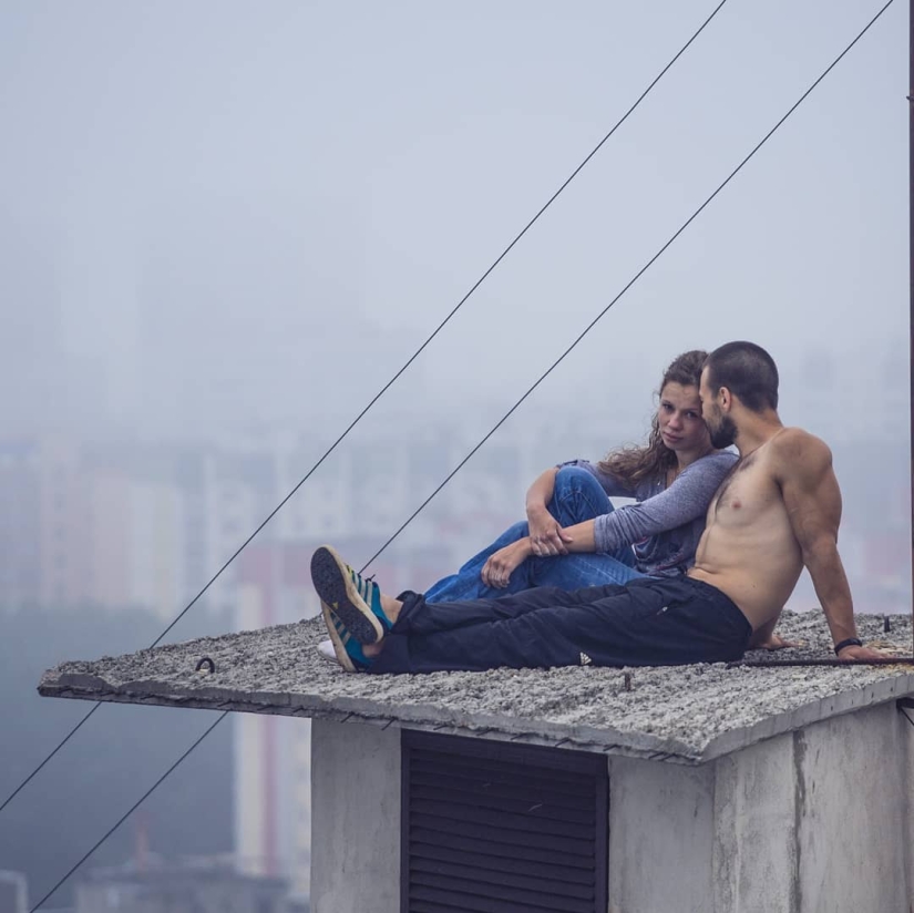 "High art": a Russian woman danced on a pole at an altitude of 100 meters