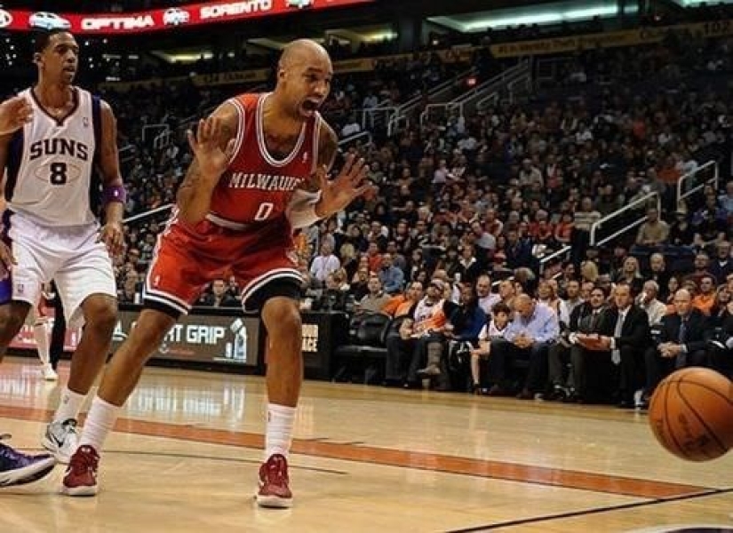 Hilarious Sports Pics That Were Taken At Just The Right Moment