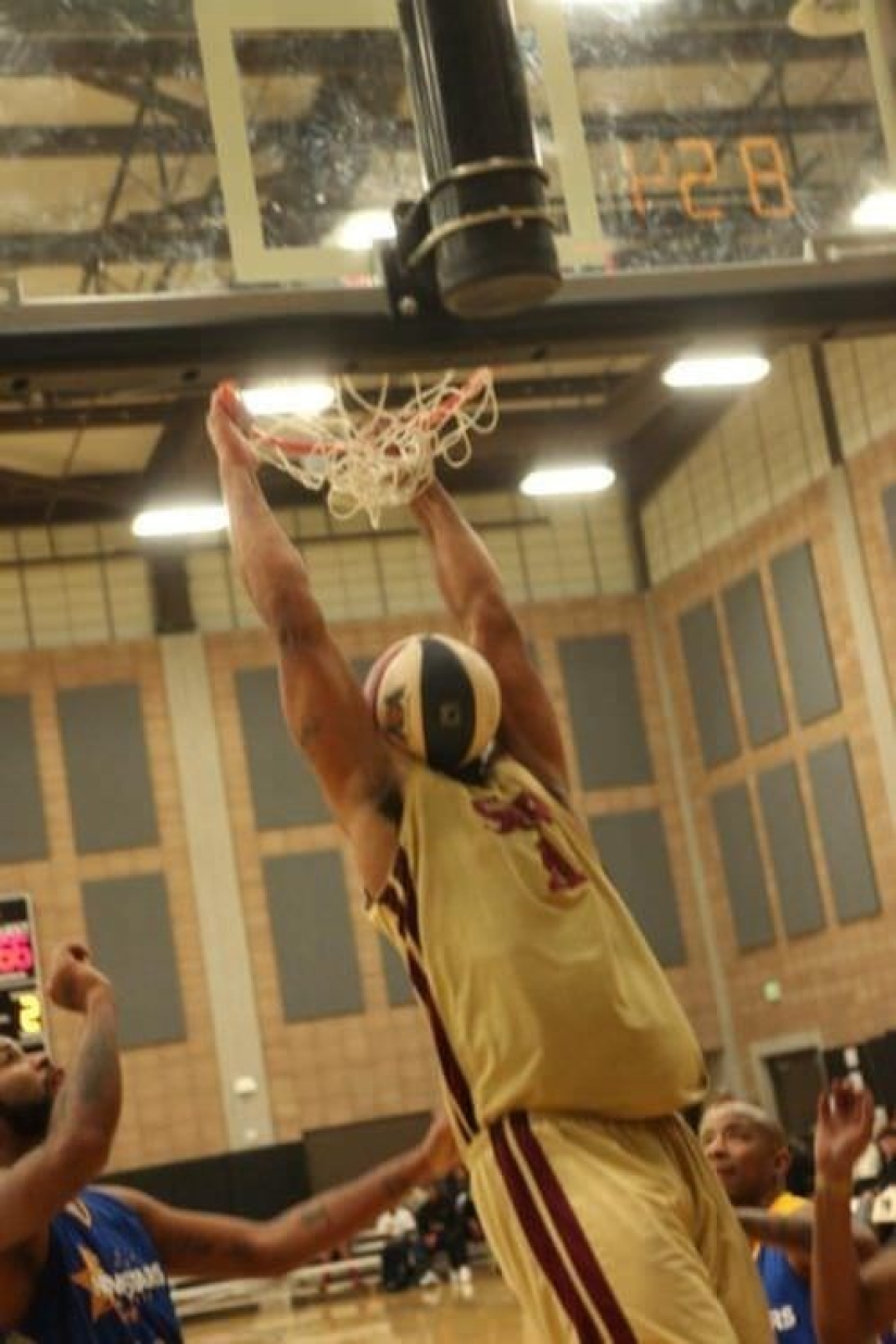 Hilarious Sports Pics That Were Taken At Just The Right Moment