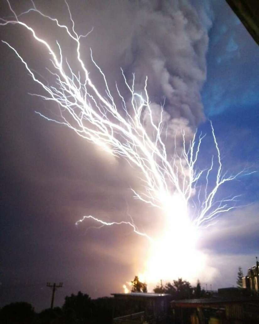 Horror, miedo y belleza: todo el poder del volcán Taal en fotos
