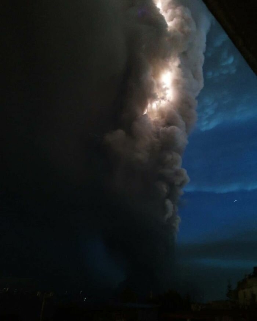 Horror, miedo y belleza: todo el poder del volcán Taal en fotos