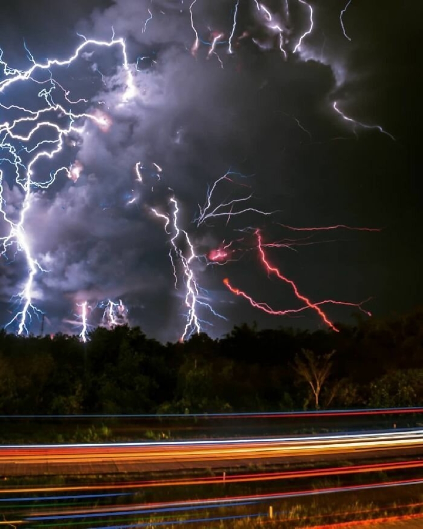 Horror, miedo y belleza: todo el poder del volcán Taal en fotos