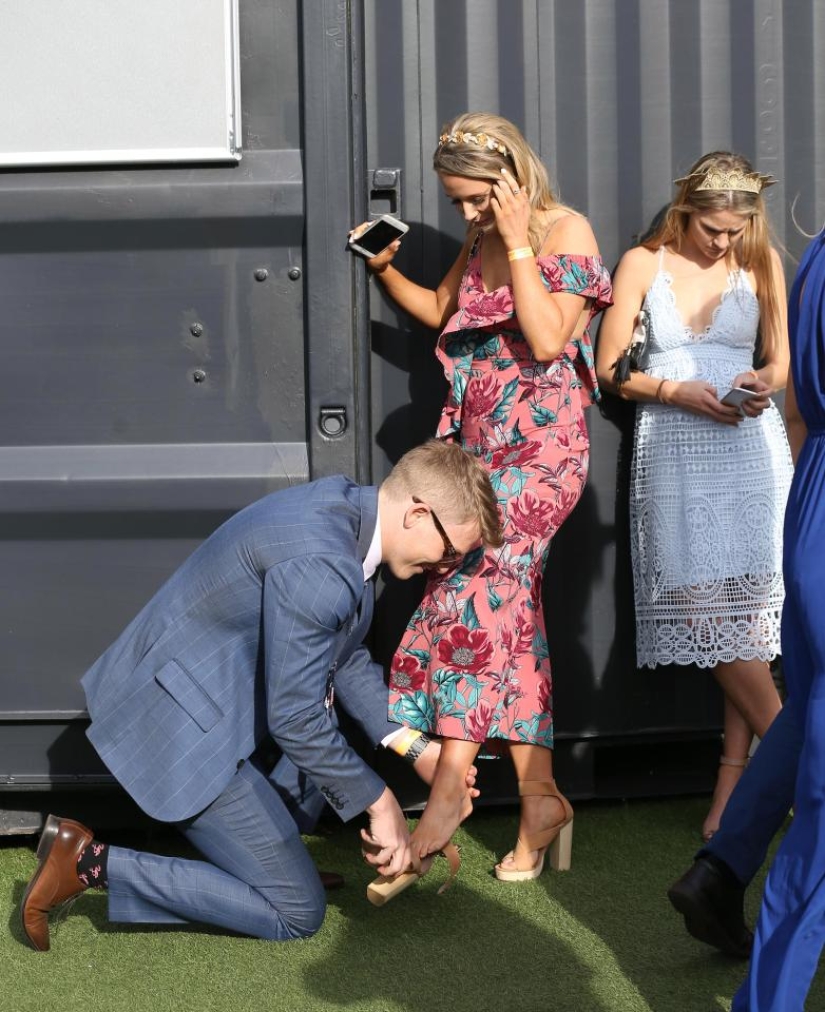 Horse aunts: Aussies had a full party at a horse racing tournament